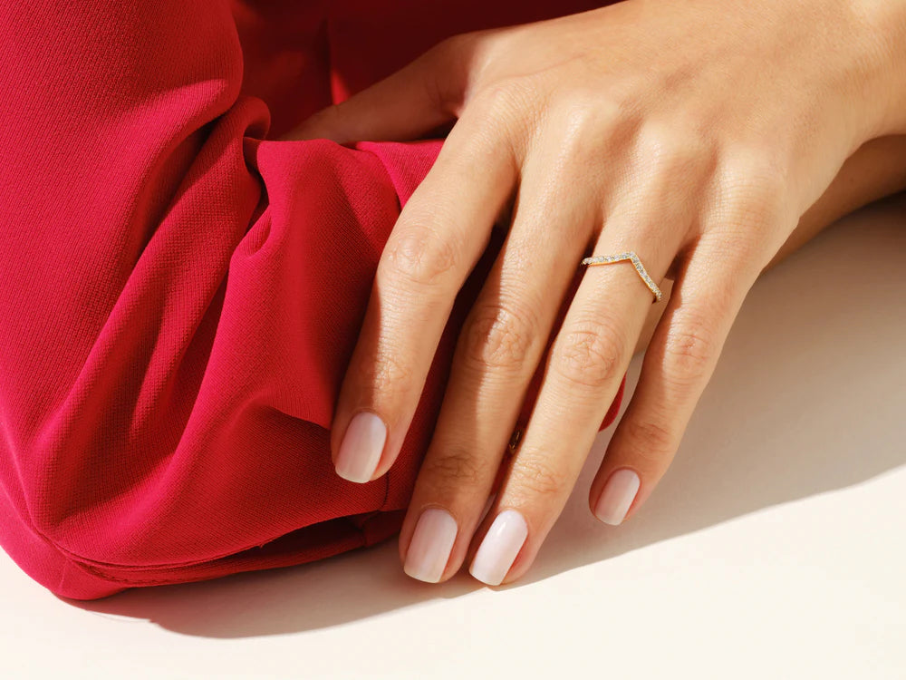 Graceful Curve Wedding Band