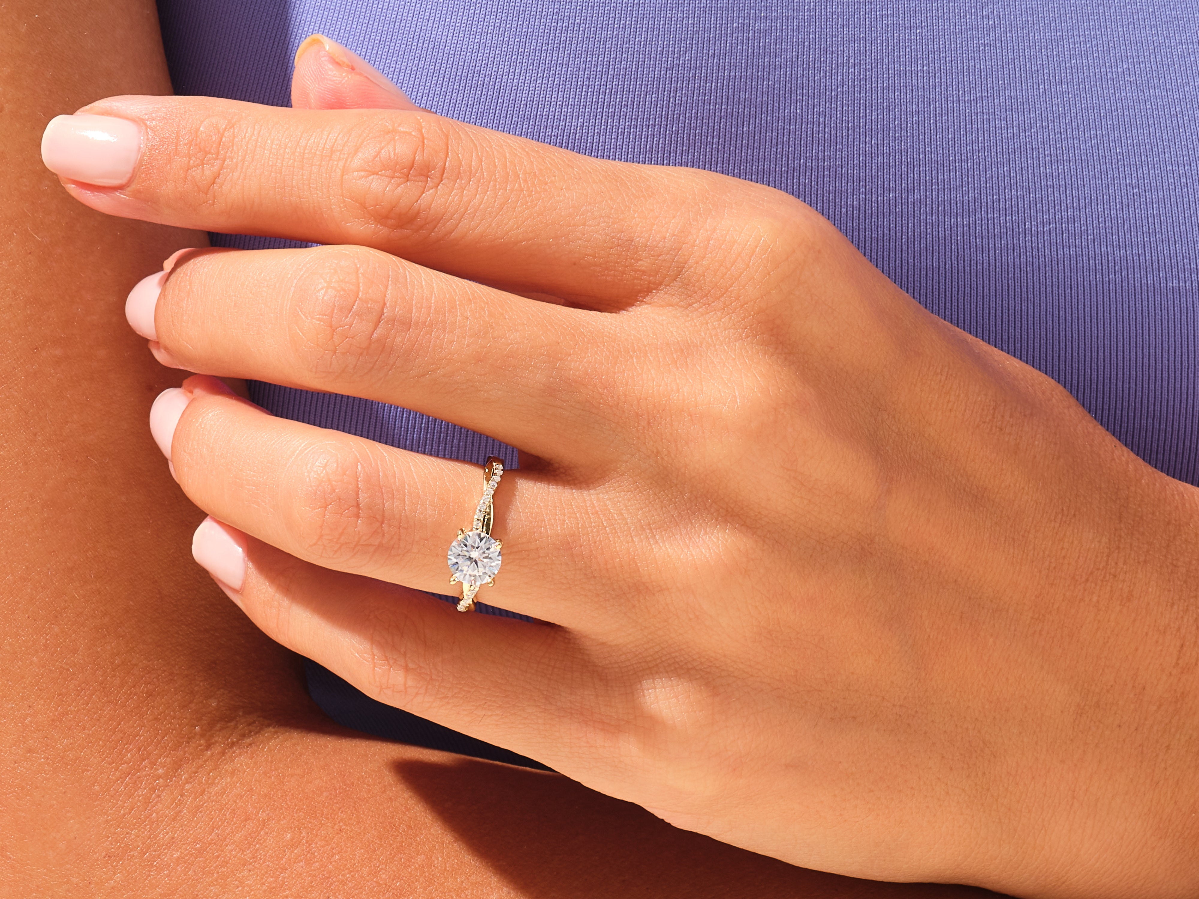 Round Twisted Engagement Ring