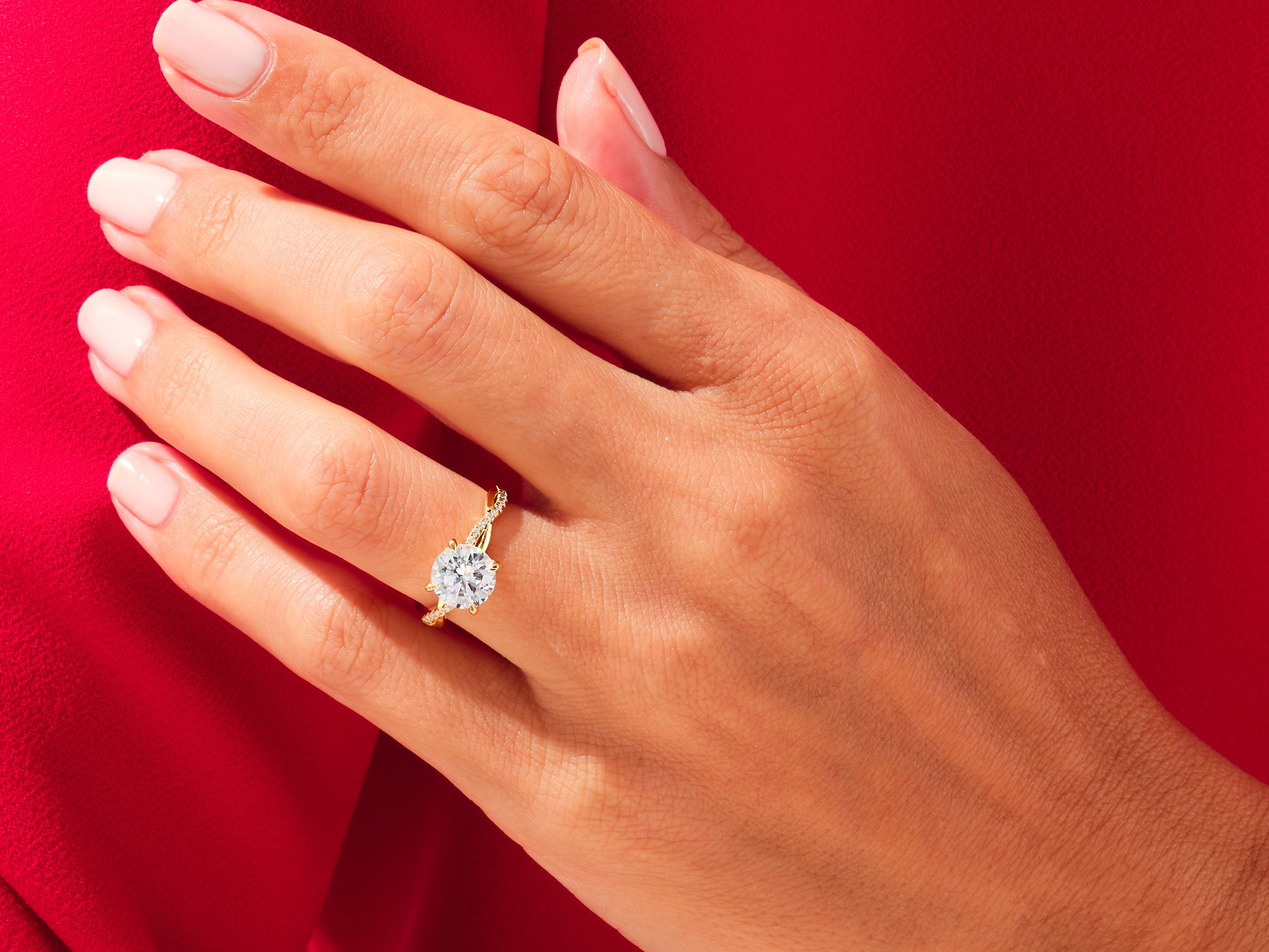 Round Twisted Engagement Ring
