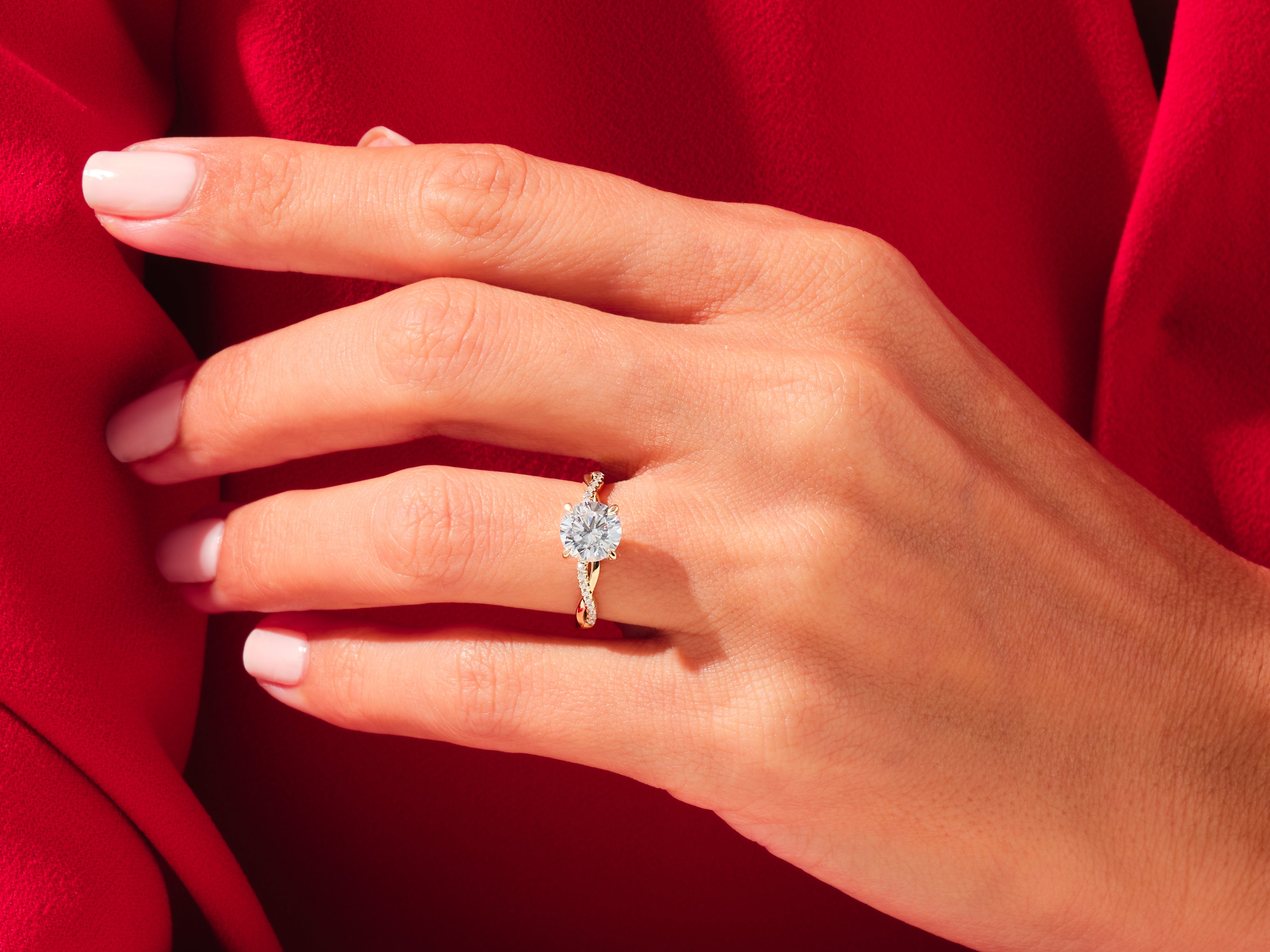Round Twisted Engagement Ring