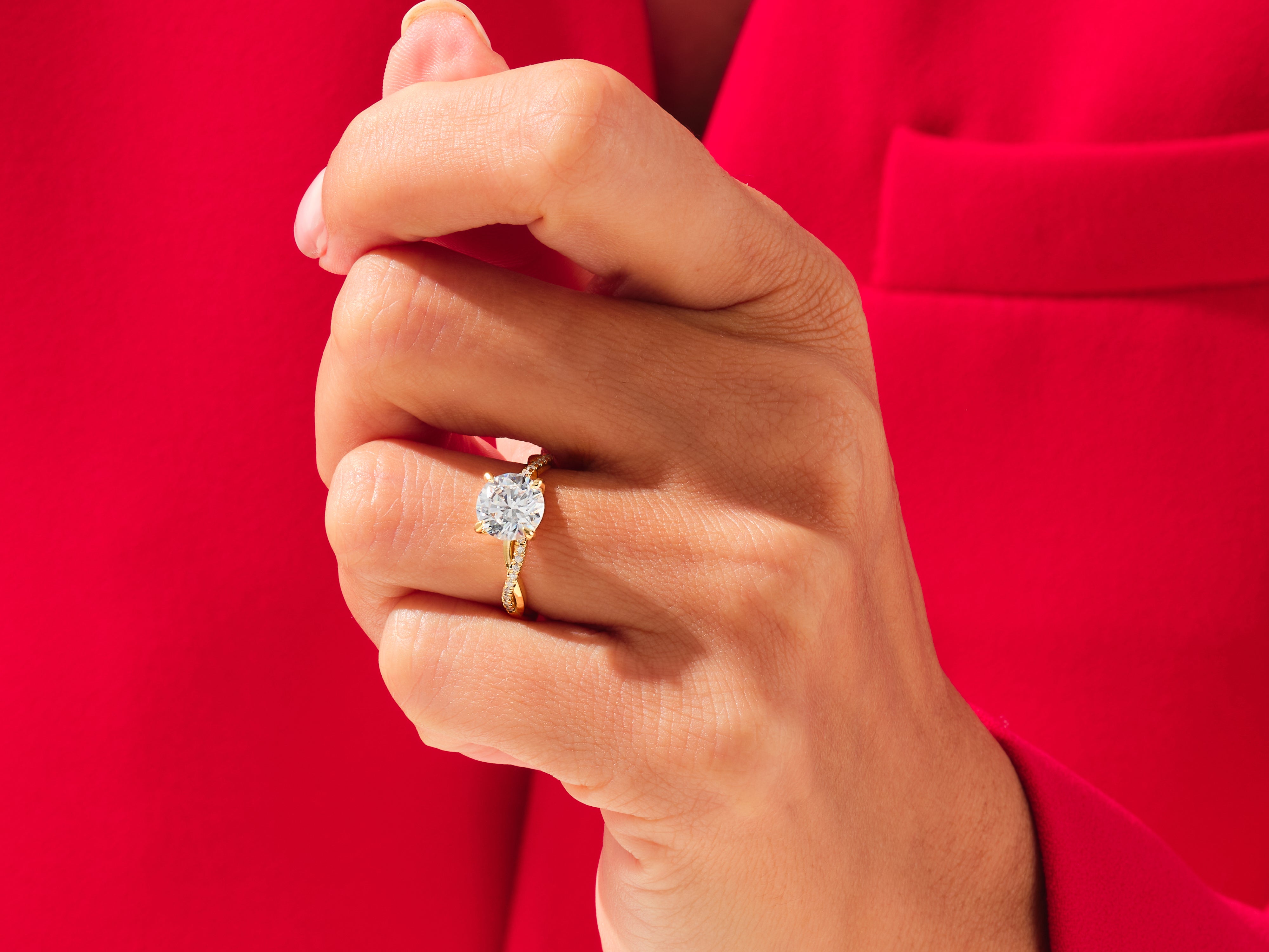 Round Twisted Engagement Ring