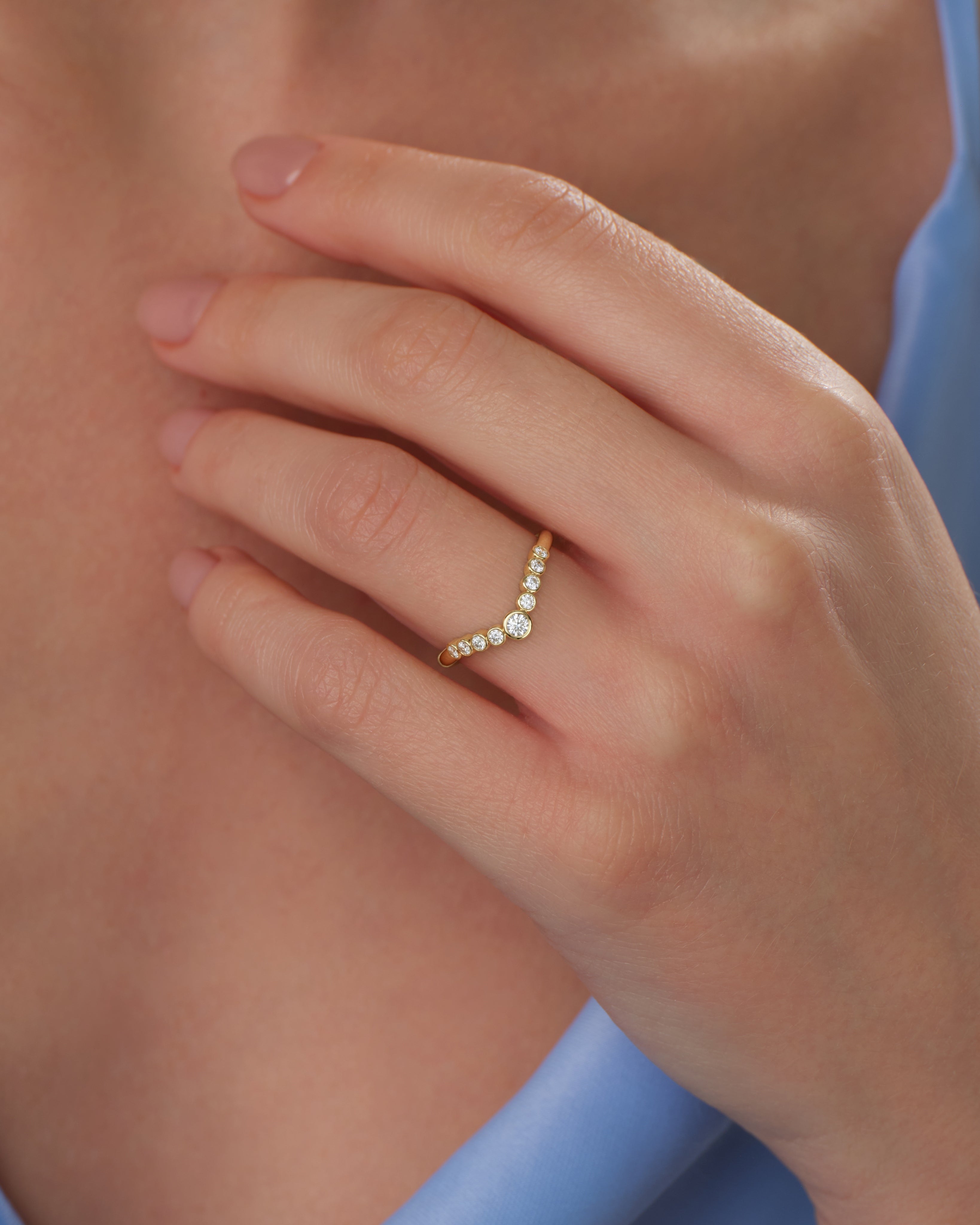 Bezel Curved Wedding Band (0.25 CT TW)