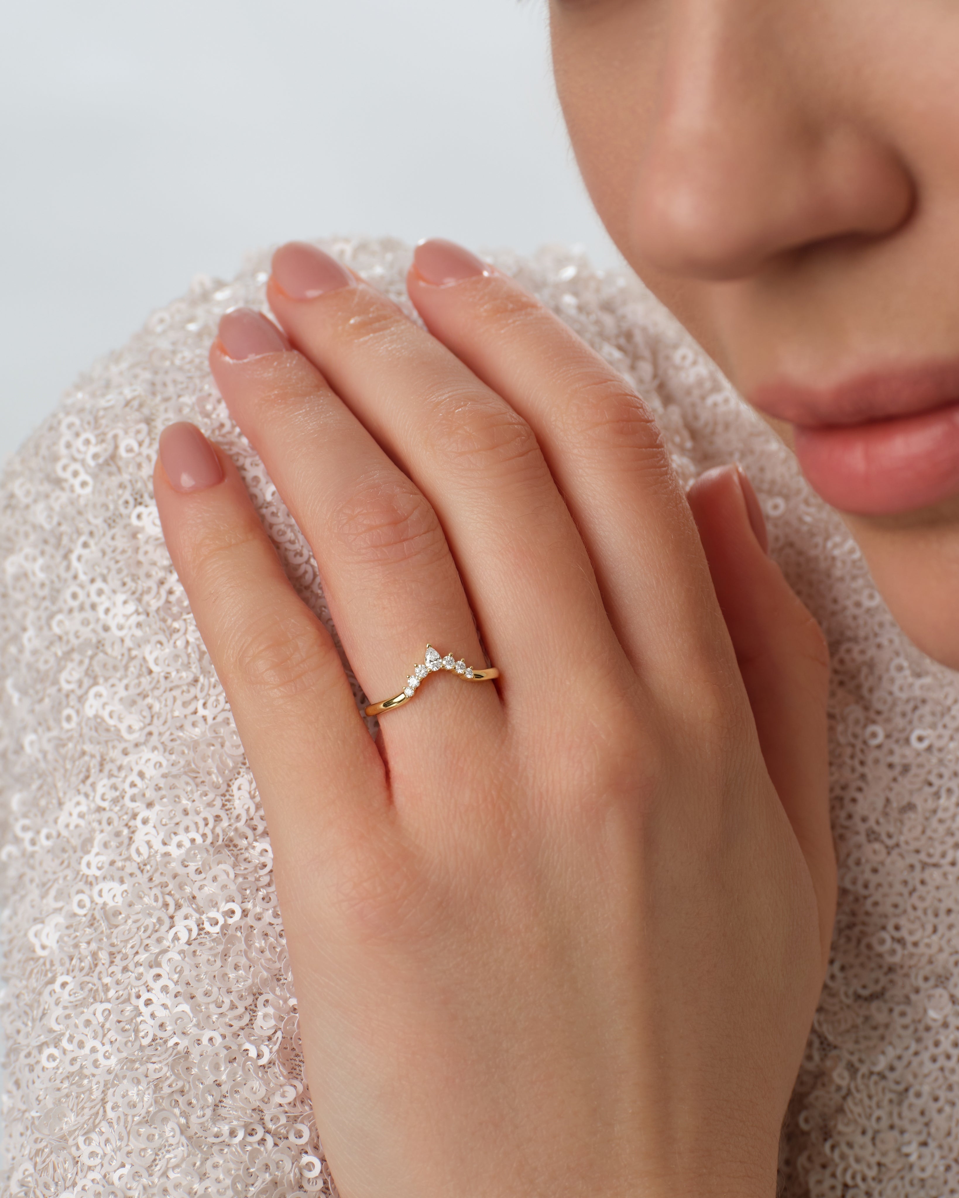 Crown Nesting Wedding Band (0.20 CT TW)