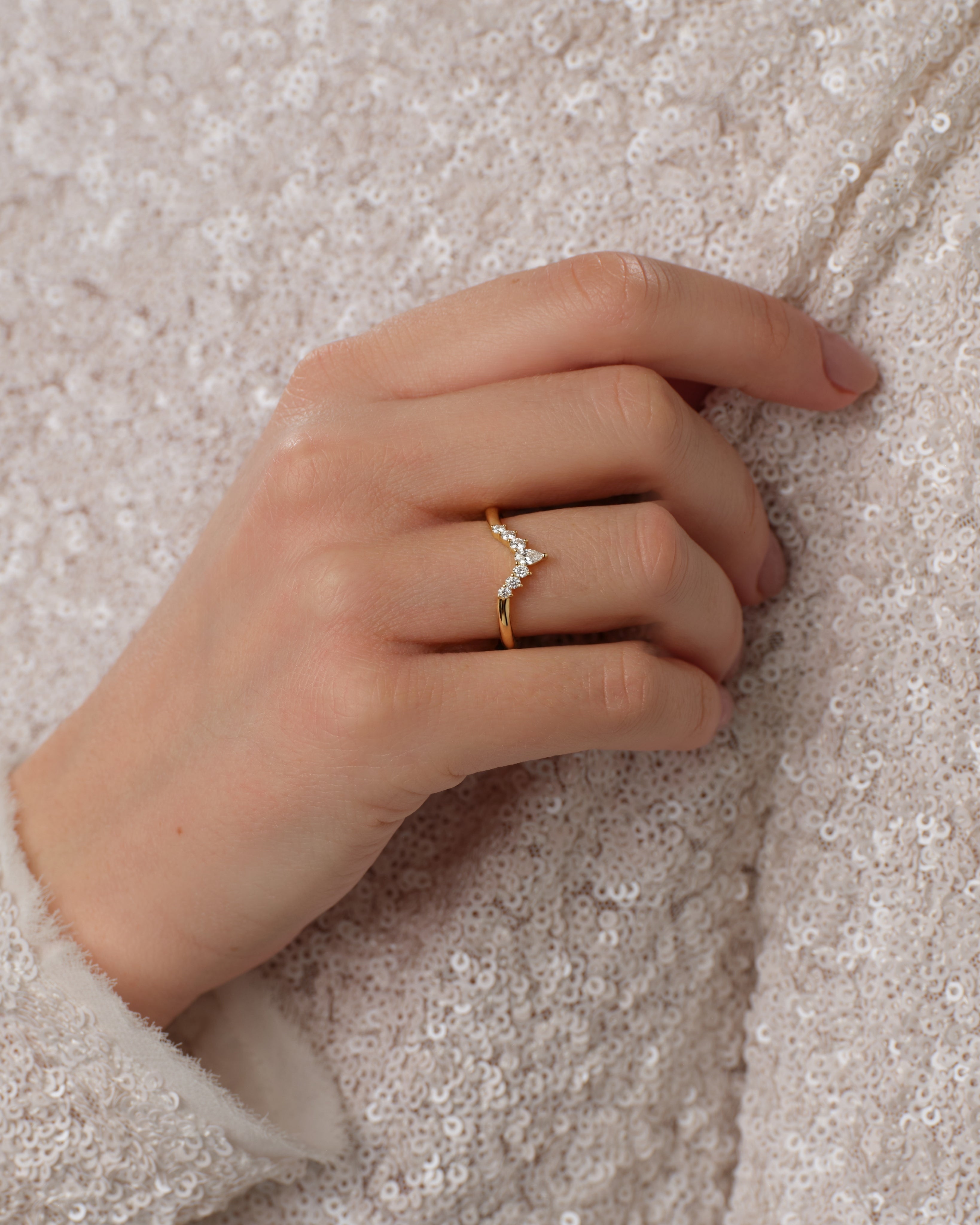 Crown Nesting Wedding Band (0.20 CT TW)