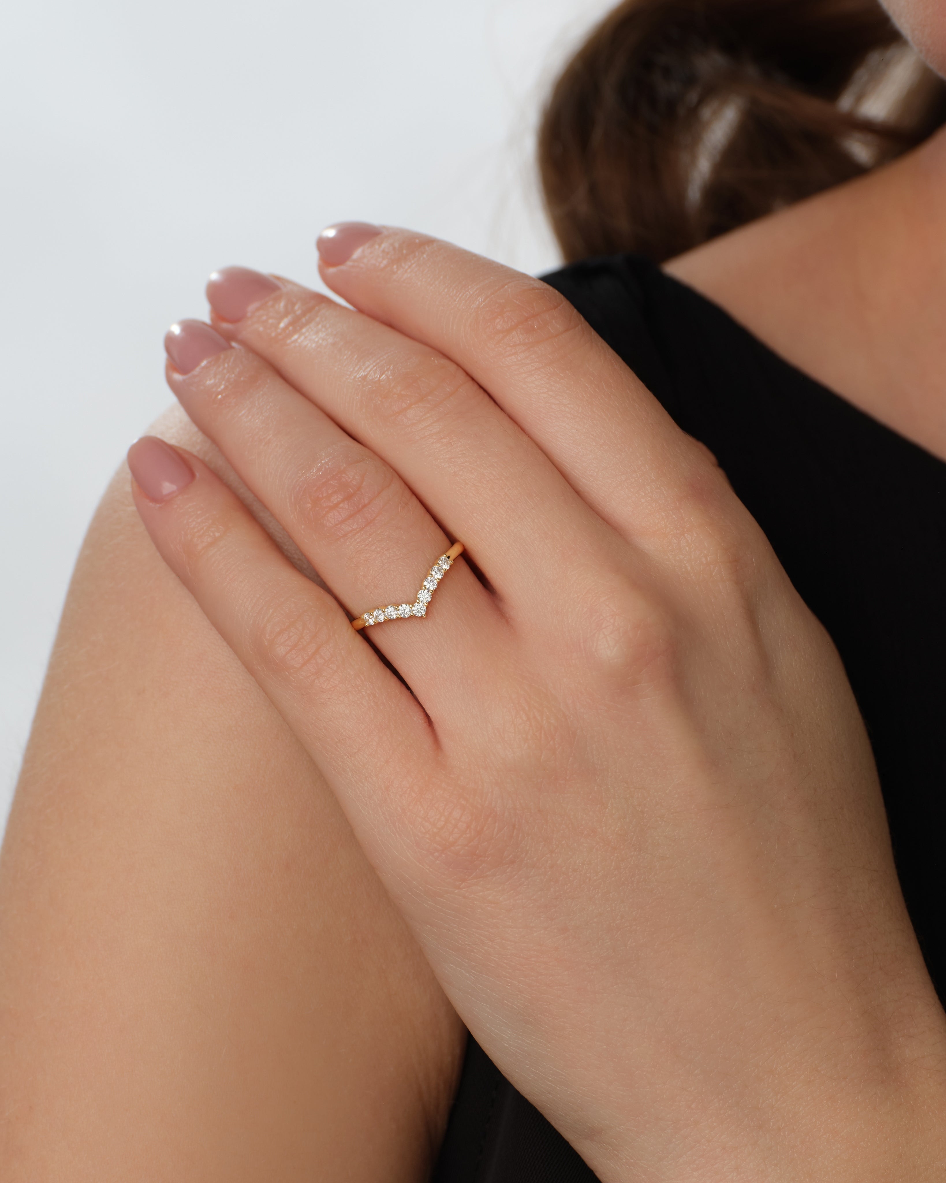Shared Prong Chevron Wedding Band (0.30 CT TW)
