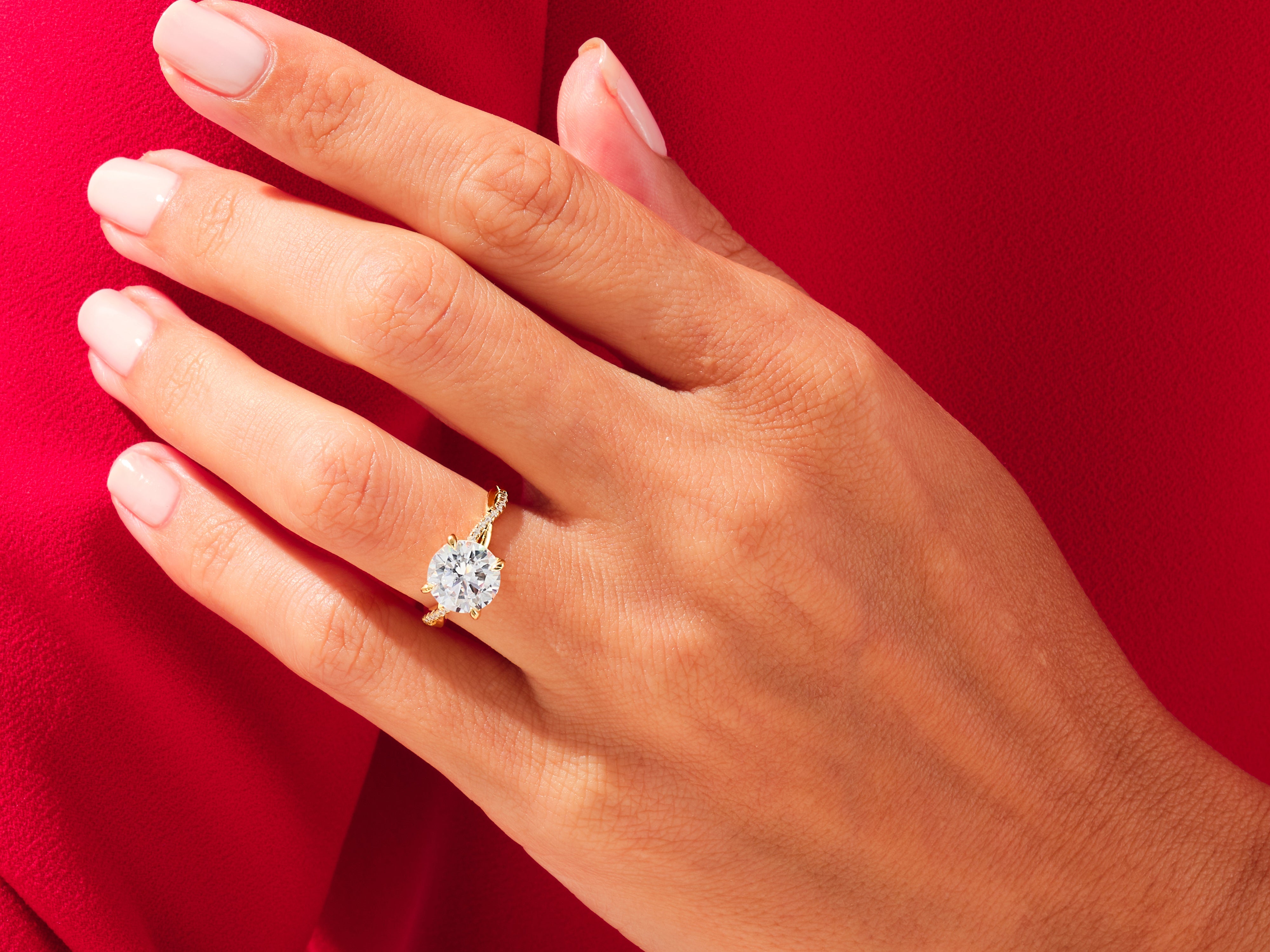 Round Twisted Engagement Ring