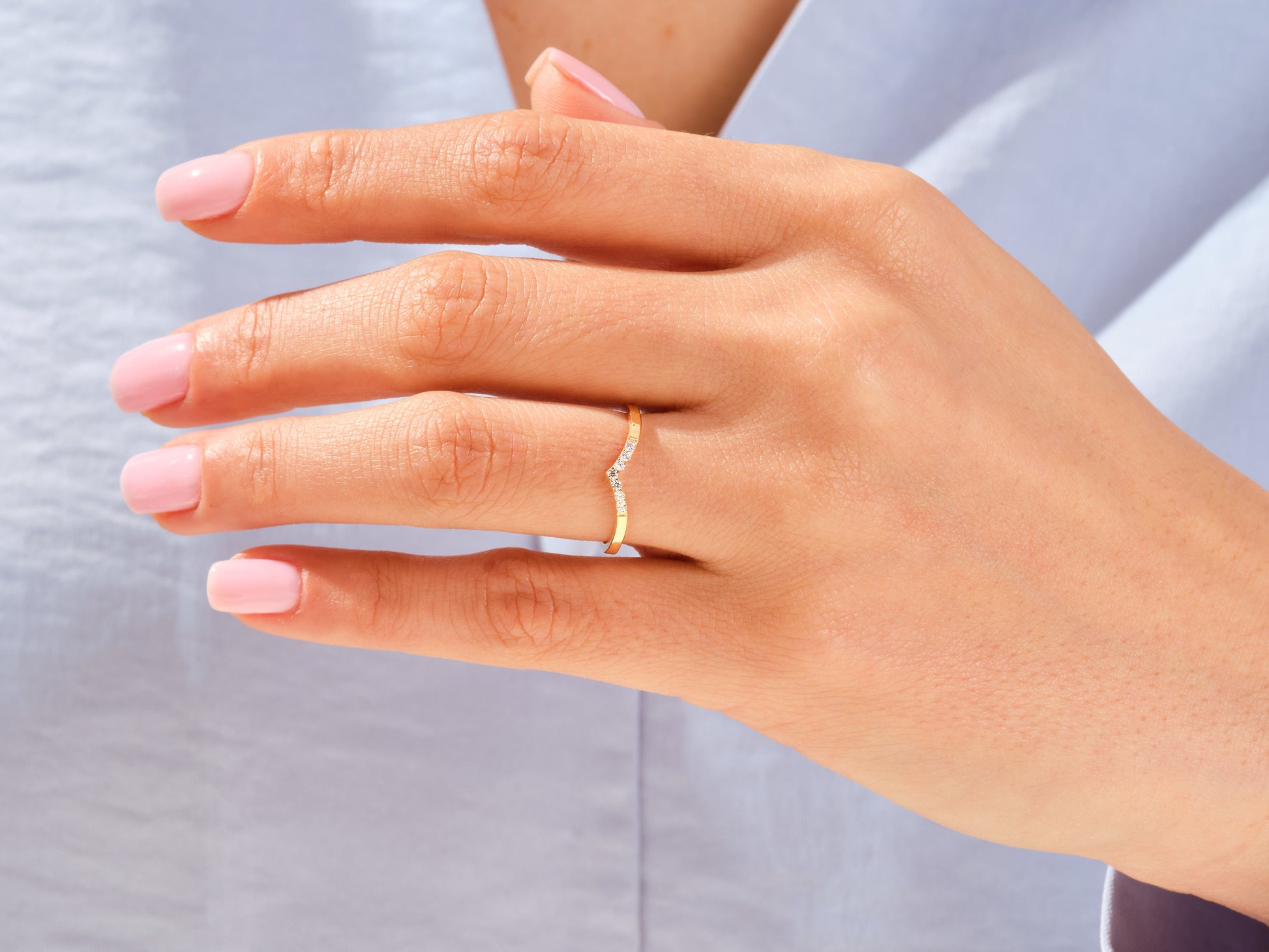Seven-Stone Curved Moissanite Wedding Band